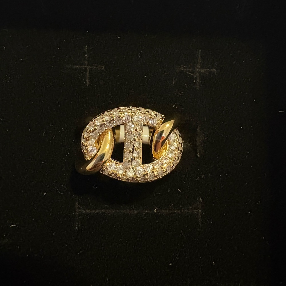 Diamond Cubic Zirconia on Gold Plating